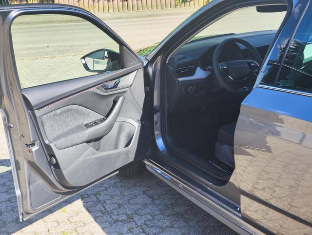 Skoda Kamiq Sondermodell 130 Jahre PREMIUM" 1.5 TSI 150PS DSG/AUTOMATIK, AHK schwenkbar 17" Alu, Elektr. Heckklappe, Kessy, Alarm, SunSet, Toter-Winkel, Virtual Cockpit 10", Parksensoren vorn/hinten, Rückfahrkamera, Sitzheizung, Tempomat, Climatronic, Radio 8" + Wir 
