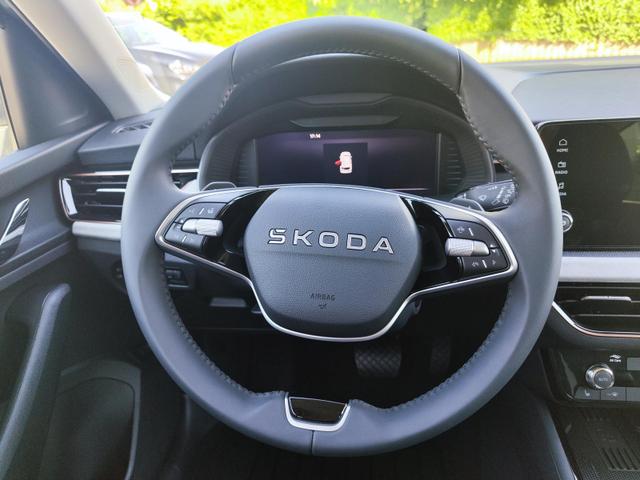 Skoda Kamiq Sondermodell 130 Jahre PREMIUM" 1.5 TSI 150PS DSG/AUTOMATIK, AHK schwenkbar 17" Alu, Elektr. Heckklappe, Kessy, Alarm, SunSet, Toter-Winkel, Virtual Cockpit 10", Parksensoren vorn/hinten, Rückfahrkamera, Sitzheizung, Tempomat, Climatronic, Radio 8" + Wir 
