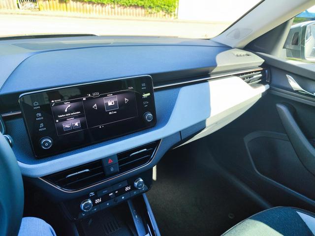Skoda Kamiq Sondermodell 130 Jahre PREMIUM" 1.5 TSI 150PS DSG/AUTOMATIK, AHK schwenkbar 17" Alu, Elektr. Heckklappe, Kessy, Alarm, SunSet, Toter-Winkel, Virtual Cockpit 10", Parksensoren vorn/hinten, Rückfahrkamera, Sitzheizung, Tempomat, Climatronic, Radio 8" + Wir 