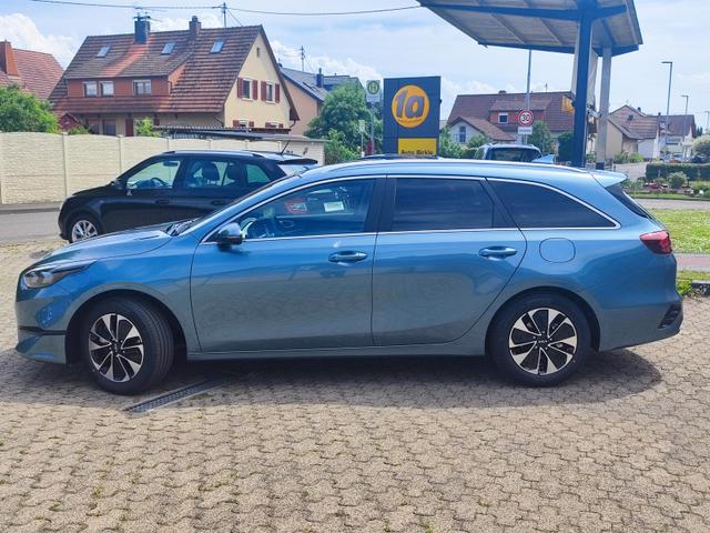 Kia Ceed Sportswagon TOP SW/Kombi 140PS LED Scheinwerfer Navi Einparkhilfe hinten Rückfahrkamera Sitzheizung Lenkradheizung 16" Alufelgen Klimaautomatik getönte Scheiben Apple CarPlay Android Auto 7 Jahre Garantie bis 150.000Km 