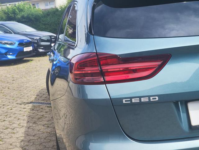 Kia Ceed Sportswagon TOP SW/Kombi 140PS LED Scheinwerfer Navi Einparkhilfe hinten Rückfahrkamera Sitzheizung Lenkradheizung 16" Alufelgen Klimaautomatik getönte Scheiben Apple CarPlay Android Auto 7 Jahre Garantie bis 150.000Km 