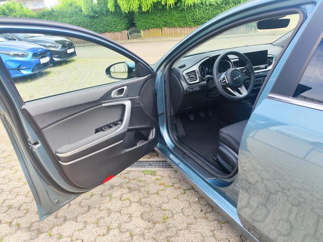 Kia Ceed Sportswagon TOP SW/Kombi 140PS LED Scheinwerfer Navi Einparkhilfe hinten Rückfahrkamera Sitzheizung Lenkradheizung 16" Alufelgen Klimaautomatik getönte Scheiben Apple CarPlay Android Auto 7 Jahre Garantie bis 150.000Km 