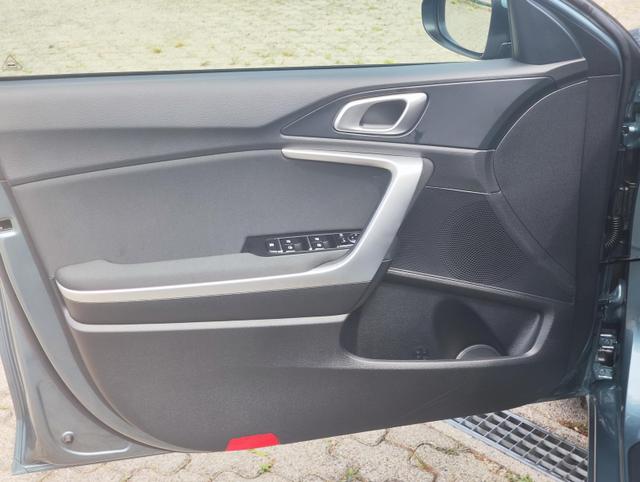 Kia Ceed Sportswagon TOP SW/Kombi 140PS LED Scheinwerfer Navi Einparkhilfe hinten Rückfahrkamera Sitzheizung Lenkradheizung 16" Alufelgen Klimaautomatik getönte Scheiben Apple CarPlay Android Auto 7 Jahre Garantie bis 150.000Km 