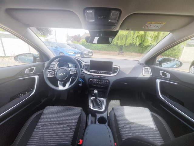 Kia Ceed Sportswagon TOP SW/Kombi 140PS LED Scheinwerfer Navi Einparkhilfe hinten Rückfahrkamera Sitzheizung Lenkradheizung 16" Alufelgen Klimaautomatik getönte Scheiben Apple CarPlay Android Auto 7 Jahre Garantie bis 150.000Km 