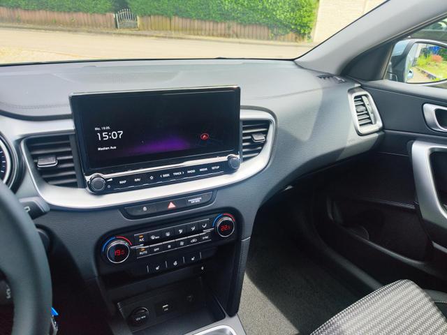 Kia Ceed Sportswagon TOP SW/Kombi 140PS LED Scheinwerfer Navi Einparkhilfe hinten Rückfahrkamera Sitzheizung Lenkradheizung 16" Alufelgen Klimaautomatik getönte Scheiben Apple CarPlay Android Auto 7 Jahre Garantie bis 150.000Km 