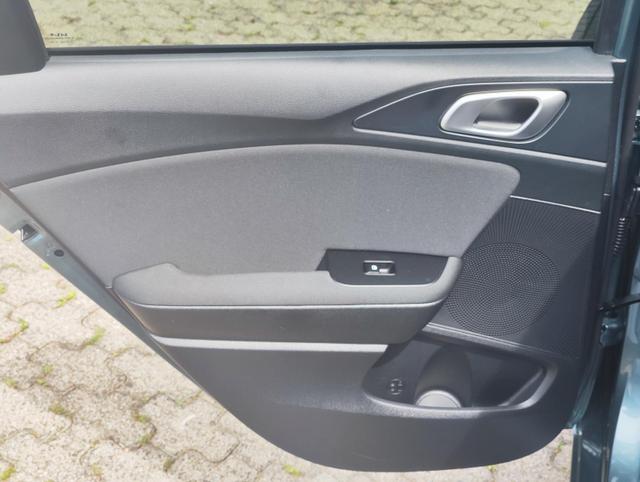 Kia Ceed Sportswagon TOP SW/Kombi 140PS LED Scheinwerfer Navi Einparkhilfe hinten Rückfahrkamera Sitzheizung Lenkradheizung 16" Alufelgen Klimaautomatik getönte Scheiben Apple CarPlay Android Auto 7 Jahre Garantie bis 150.000Km 