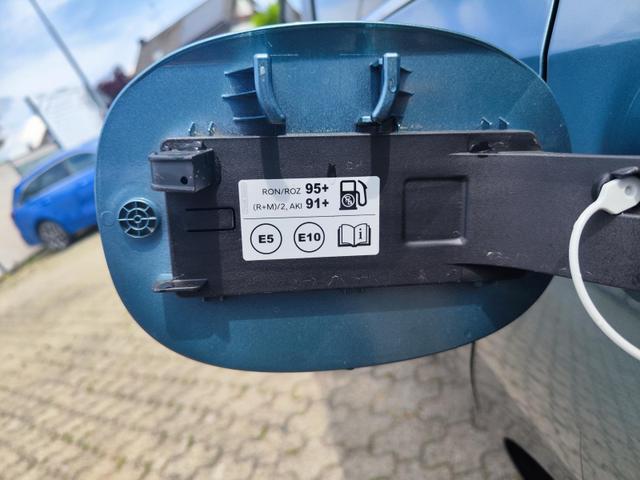 Kia Ceed Sportswagon TOP SW/Kombi 140PS LED Scheinwerfer Navi Einparkhilfe hinten Rückfahrkamera Sitzheizung Lenkradheizung 16" Alufelgen Klimaautomatik getönte Scheiben Apple CarPlay Android Auto 7 Jahre Garantie bis 150.000Km 