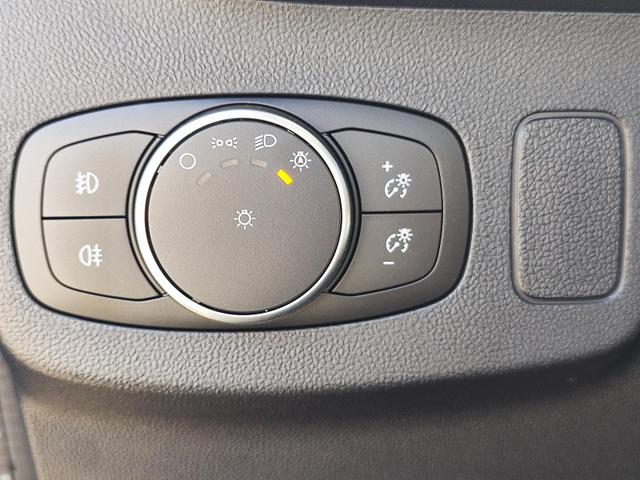 Ford Puma Titanium Mild Hybrid 125 PS mit Anhängerkupplung abnehmbar Navigationssystem Sitzheizung Lenkradheizung Windschutzscheibe beheizt Klimaautomatik DAB Radio Einparkhilfe hinten Tempomat 