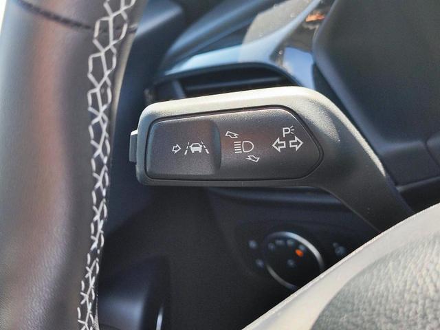 Ford Puma Titanium Mild Hybrid 125 PS mit Anhängerkupplung abnehmbar Navigationssystem Sitzheizung Lenkradheizung Windschutzscheibe beheizt Klimaautomatik DAB Radio Einparkhilfe hinten Tempomat 
