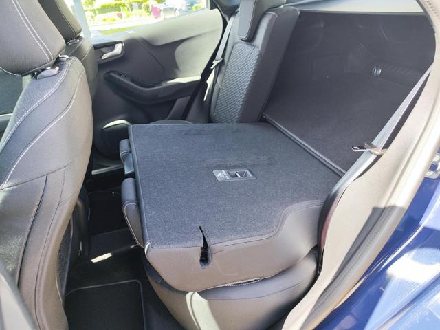 Ford Puma Titanium Mild Hybrid 125 PS mit Anhängerkupplung abnehmbar Navigationssystem Sitzheizung Lenkradheizung Windschutzscheibe beheizt Klimaautomatik DAB Radio Einparkhilfe hinten Tempomat 