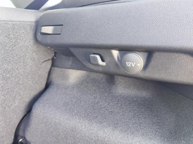 Ford Puma Titanium Mild Hybrid 125 PS mit Anhängerkupplung abnehmbar Navigationssystem Sitzheizung Lenkradheizung Windschutzscheibe beheizt Klimaautomatik DAB Radio Einparkhilfe hinten Tempomat 