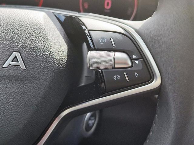 Skoda Kamiq Sondermodell 130 Jahre PREMIUM" 1.5 TSI 150PS DSG/AUTOMATIK, AHK schwenkbar 17" Alu, Elektr. Heckklappe, Kessy, Alarm, SunSet, Toter-Winkel, Virtual Cockpit 10", Parksensoren vorn/hinten, Rückfahrkamera, Sitzheizung, Tempomat, Climatronic, Radio 8" + Wir 