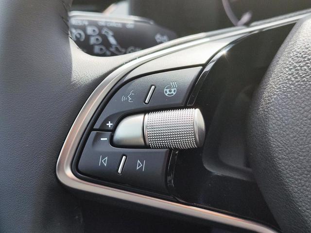 Skoda Kamiq Sondermodell 130 Jahre PREMIUM" 1.5 TSI 150PS DSG/AUTOMATIK, AHK schwenkbar 17" Alu, Elektr. Heckklappe, Kessy, Alarm, SunSet, Toter-Winkel, Virtual Cockpit 10", Parksensoren vorn/hinten, Rückfahrkamera, Sitzheizung, Tempomat, Climatronic, Radio 8" + Wir 