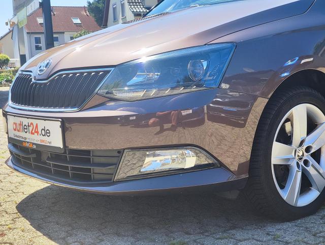 Skoda Fabia Combi 110PS Tempomat Anhängerkupplung abnehmbar Sitzheizung Einparkhilfe vorne und hinten Klimaautomatik Alufelgen mit Ganzjahresreifen KeylesGo Licht- Regensensor 