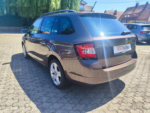 Skoda Fabia Combi 110PS Tempomat Anhängerkupplung abnehmbar Sitzheizung Einparkhilfe vorne und hinten Klimaautomatik Alufelgen mit Ganzjahresreifen KeylesGo Licht- Regensensor 