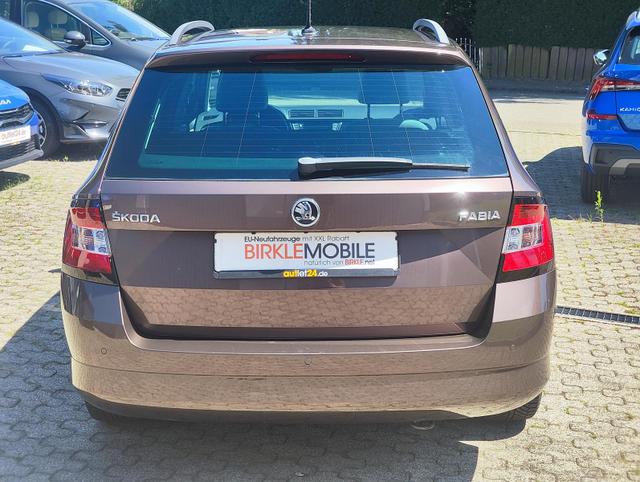 Skoda Fabia Combi 110PS Tempomat Anhängerkupplung abnehmbar Sitzheizung Einparkhilfe vorne und hinten Klimaautomatik Alufelgen mit Ganzjahresreifen KeylesGo Licht- Regensensor 