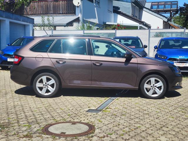 Skoda Fabia Combi 110PS Tempomat Anhängerkupplung abnehmbar Sitzheizung Einparkhilfe vorne und hinten Klimaautomatik Alufelgen mit Ganzjahresreifen KeylesGo Licht- Regensensor 