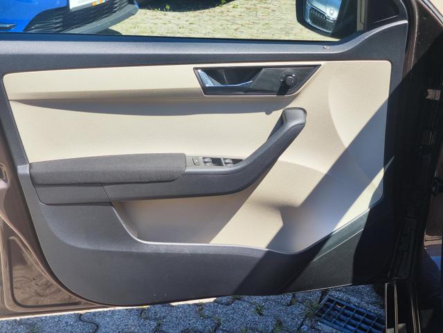 Skoda Fabia Combi 110PS Tempomat Anhängerkupplung abnehmbar Sitzheizung Einparkhilfe vorne und hinten Klimaautomatik Alufelgen mit Ganzjahresreifen KeylesGo Licht- Regensensor 