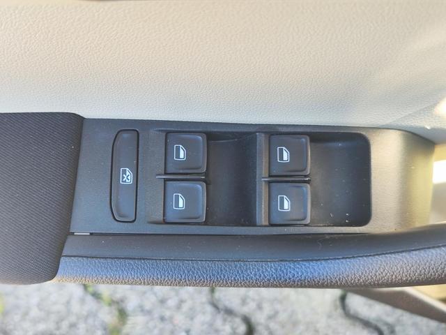 Skoda Fabia Combi 110PS Tempomat Anhängerkupplung abnehmbar Sitzheizung Einparkhilfe vorne und hinten Klimaautomatik Alufelgen mit Ganzjahresreifen KeylesGo Licht- Regensensor 