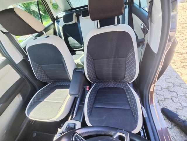 Skoda Fabia Combi 110PS Tempomat Anhängerkupplung abnehmbar Sitzheizung Einparkhilfe vorne und hinten Klimaautomatik Alufelgen mit Ganzjahresreifen KeylesGo Licht- Regensensor 