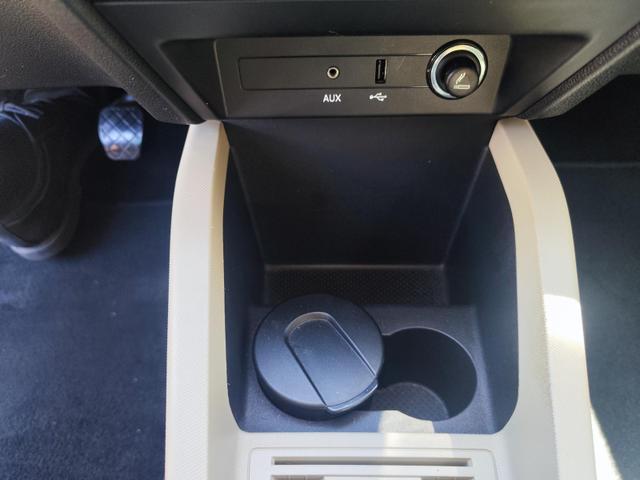 Skoda Fabia Combi 110PS Tempomat Anhängerkupplung abnehmbar Sitzheizung Einparkhilfe vorne und hinten Klimaautomatik Alufelgen mit Ganzjahresreifen KeylesGo Licht- Regensensor 
