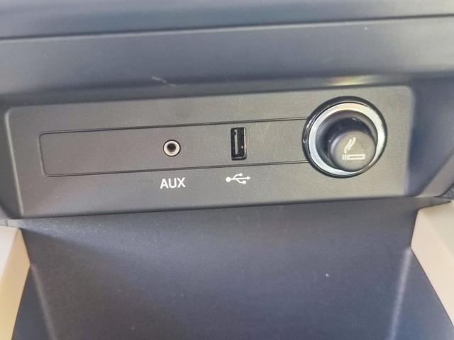 Skoda Fabia Combi 110PS Tempomat Anhängerkupplung abnehmbar Sitzheizung Einparkhilfe vorne und hinten Klimaautomatik Alufelgen mit Ganzjahresreifen KeylesGo Licht- Regensensor 