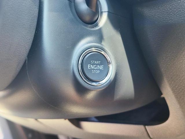 Skoda Fabia Combi 110PS Tempomat Anhängerkupplung abnehmbar Sitzheizung Einparkhilfe vorne und hinten Klimaautomatik Alufelgen mit Ganzjahresreifen KeylesGo Licht- Regensensor 