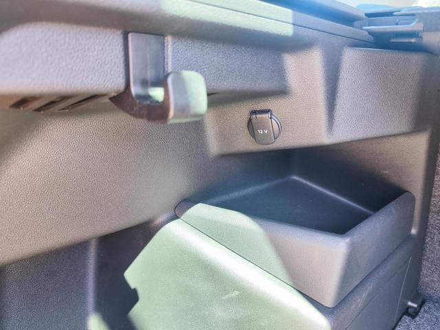 Skoda Fabia Combi 110PS Tempomat Anhängerkupplung abnehmbar Sitzheizung Einparkhilfe vorne und hinten Klimaautomatik Alufelgen mit Ganzjahresreifen KeylesGo Licht- Regensensor 