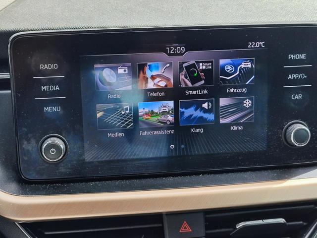 Skoda Kamiq 150PS DSG-Automatik Anhängerkupplung abnehmbar Tempomat Sitzheizung Klimaautomatik-2-Zonen Einparkhilfe hinten Bluetooth Freisprechanlage Android Auto & Apple CarPlay Multifunktions-Lederlenkrad 