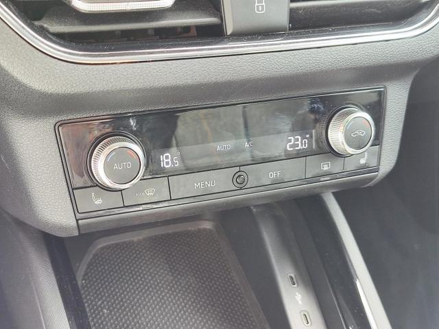 Skoda Kamiq 150PS DSG-Automatik Anhängerkupplung abnehmbar Tempomat Sitzheizung Klimaautomatik-2-Zonen Einparkhilfe hinten Bluetooth Freisprechanlage Android Auto & Apple CarPlay Multifunktions-Lederlenkrad 
