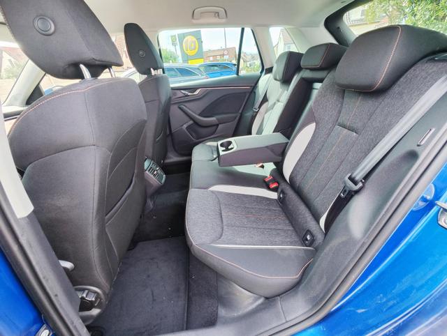 Skoda Kamiq 150PS DSG-Automatik Anhängerkupplung abnehmbar Tempomat Sitzheizung Klimaautomatik-2-Zonen Einparkhilfe hinten Bluetooth Freisprechanlage Android Auto & Apple CarPlay Multifunktions-Lederlenkrad 