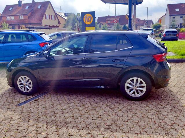 Skoda Fabia Style 95PS Schalter mit Tempomat Einparkhilfe vorne + hinten Rückfahrkamera Sitzheizung Multifunktions-Lederlenkrad DAB Radio SmartLink Apple CarPlay Android Bluetooth Freisprecheinrichtung 