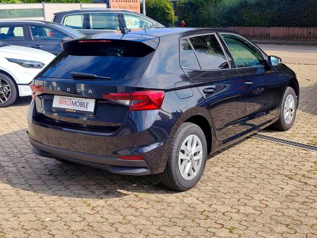 Skoda Fabia Style 95PS Schalter mit Tempomat Einparkhilfe vorne + hinten Rückfahrkamera Sitzheizung Multifunktions-Lederlenkrad DAB Radio SmartLink Apple CarPlay Android Bluetooth Freisprecheinrichtung 