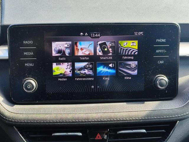 Skoda Fabia Style 95PS Schalter mit Tempomat Einparkhilfe vorne + hinten Rückfahrkamera Sitzheizung Multifunktions-Lederlenkrad DAB Radio SmartLink Apple CarPlay Android Bluetooth Freisprecheinrichtung 