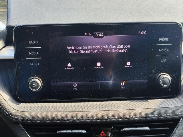 Skoda Fabia Style 95PS Schalter mit Tempomat Einparkhilfe vorne + hinten Rückfahrkamera Sitzheizung Multifunktions-Lederlenkrad DAB Radio SmartLink Apple CarPlay Android Bluetooth Freisprecheinrichtung 