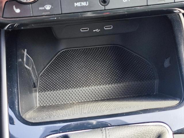 Skoda Fabia Style 95PS Schalter mit Tempomat Einparkhilfe vorne + hinten Rückfahrkamera Sitzheizung Multifunktions-Lederlenkrad DAB Radio SmartLink Apple CarPlay Android Bluetooth Freisprecheinrichtung 