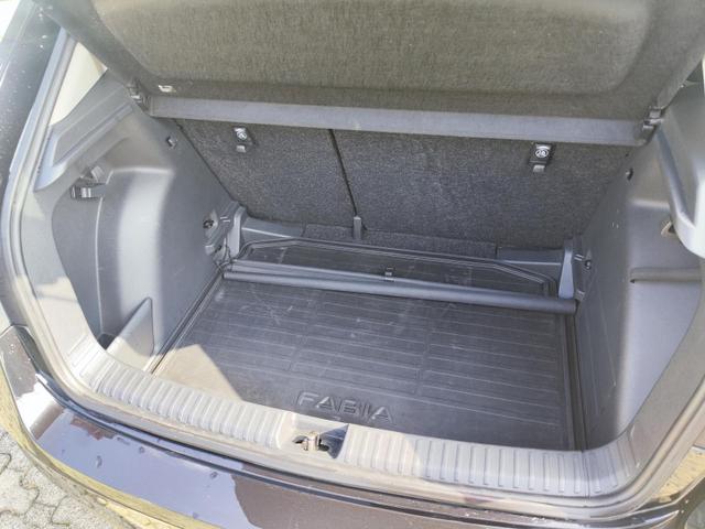 Skoda Fabia Style 95PS Schalter mit Tempomat Einparkhilfe vorne + hinten Rückfahrkamera Sitzheizung Multifunktions-Lederlenkrad DAB Radio SmartLink Apple CarPlay Android Bluetooth Freisprecheinrichtung 