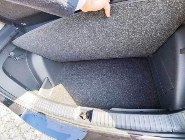 Skoda Fabia Style 95PS Schalter mit Tempomat Einparkhilfe vorne + hinten Rückfahrkamera Sitzheizung Multifunktions-Lederlenkrad DAB Radio SmartLink Apple CarPlay Android Bluetooth Freisprecheinrichtung 