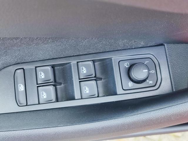 Skoda Kamiq Top Selection TopSelection 150PS DSG Automatik Sitz- und Lenkradheizung Tempomat Einparkhilfe vorne+hinten Rückfahrkamera beheizte Frontscheibe Digitales Tacho 2-Zonen Klimaautomatik LED Scheinwerfer 17 Zoll Leichtmetallfelgen 