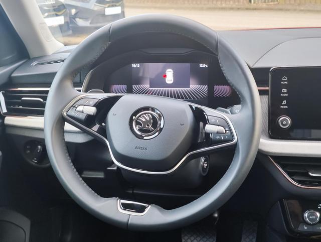 Skoda Kamiq Top Selection TopSelection 150PS DSG Automatik Sitz- und Lenkradheizung Tempomat Einparkhilfe vorne+hinten Rückfahrkamera beheizte Frontscheibe Digitales Tacho 2-Zonen Klimaautomatik LED Scheinwerfer 17 Zoll Leichtmetallfelgen 