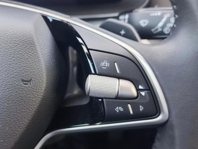 Skoda Kamiq Top Selection TopSelection 150PS DSG Automatik Sitz- und Lenkradheizung Tempomat Einparkhilfe vorne+hinten Rückfahrkamera beheizte Frontscheibe Digitales Tacho 2-Zonen Klimaautomatik LED Scheinwerfer 17 Zoll Leichtmetallfelgen 