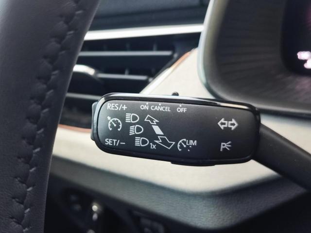 Skoda Kamiq Top Selection TopSelection 150PS DSG Automatik Sitz- und Lenkradheizung Tempomat Einparkhilfe vorne+hinten Rückfahrkamera beheizte Frontscheibe Digitales Tacho 2-Zonen Klimaautomatik LED Scheinwerfer 17 Zoll Leichtmetallfelgen 