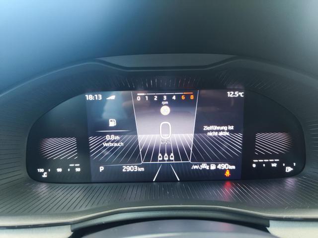 Skoda Kamiq Top Selection TopSelection 150PS DSG Automatik Sitz- und Lenkradheizung Tempomat Einparkhilfe vorne+hinten Rückfahrkamera beheizte Frontscheibe Digitales Tacho 2-Zonen Klimaautomatik LED Scheinwerfer 17 Zoll Leichtmetallfelgen 