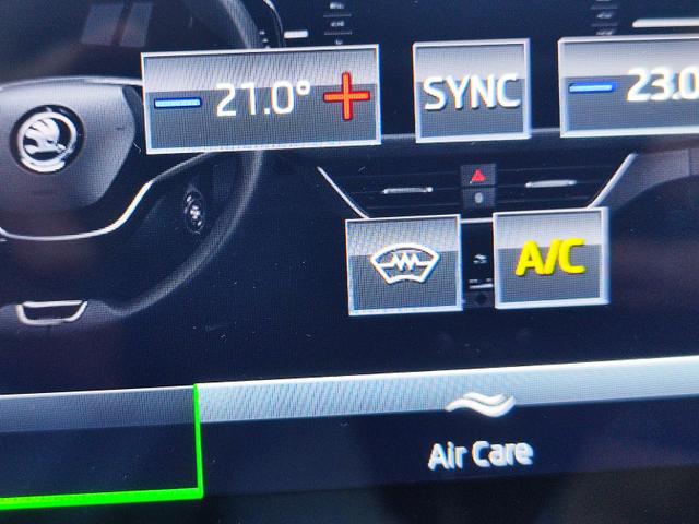 Skoda Kamiq Top Selection TopSelection 150PS DSG Automatik Sitz- und Lenkradheizung Tempomat Einparkhilfe vorne+hinten Rückfahrkamera beheizte Frontscheibe Digitales Tacho 2-Zonen Klimaautomatik LED Scheinwerfer 17 Zoll Leichtmetallfelgen 