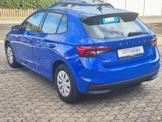 Skoda Fabia Ambition 1.0TSI 95PS mit Tempomat Einparkhilfe hinten Sitzheizung Klimaautomatik DAB Radio Bluetooth Smart Link LED-Scheinwerfer Multifunktions-Lederlenkrad 