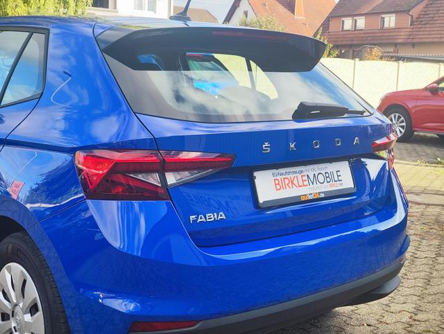 Skoda Fabia Ambition 1.0TSI 95PS mit Tempomat Einparkhilfe hinten Sitzheizung Klimaautomatik DAB Radio Bluetooth Smart Link LED-Scheinwerfer Multifunktions-Lederlenkrad 
