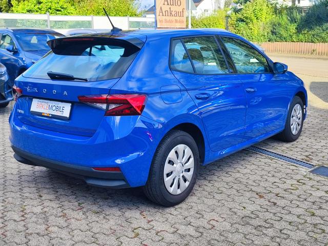Skoda Fabia Ambition 1.0TSI 95PS mit Tempomat Einparkhilfe hinten Sitzheizung Klimaautomatik DAB Radio Bluetooth Smart Link LED-Scheinwerfer Multifunktions-Lederlenkrad 
