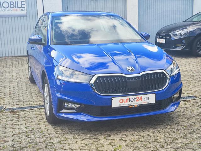 Skoda Fabia Ambition 1.0TSI 95PS mit Tempomat Einparkhilfe hinten Sitzheizung Klimaautomatik DAB Radio Bluetooth Smart Link LED-Scheinwerfer Multifunktions-Lederlenkrad 