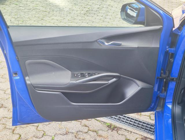 Skoda Fabia Ambition 1.0TSI 95PS mit Tempomat Einparkhilfe hinten Sitzheizung Klimaautomatik DAB Radio Bluetooth Smart Link LED-Scheinwerfer Multifunktions-Lederlenkrad 