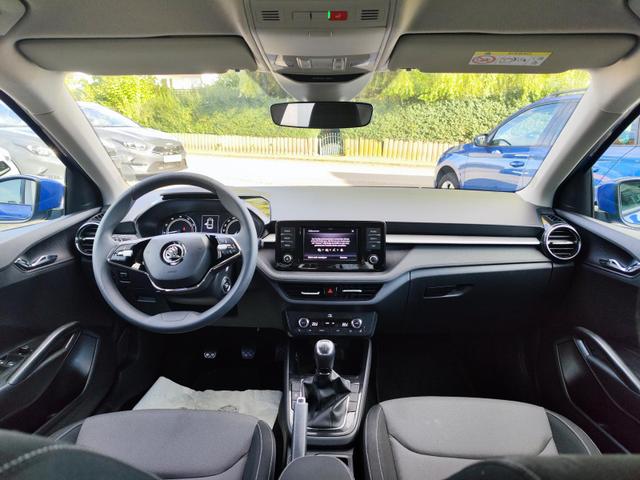 Skoda Fabia Ambition 1.0TSI 95PS mit Tempomat Einparkhilfe hinten Sitzheizung Klimaautomatik DAB Radio Bluetooth Smart Link LED-Scheinwerfer Multifunktions-Lederlenkrad 